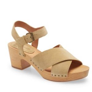 Madewell Crisscross Johanna Clog Sandal in Suede